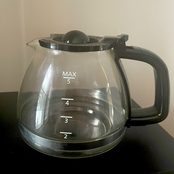 Glass Coffee Carafe with Black Handle-FIVE CUPS. - Picture 1 of 4